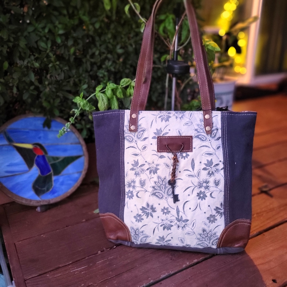 Floral Print Key Tote Bag